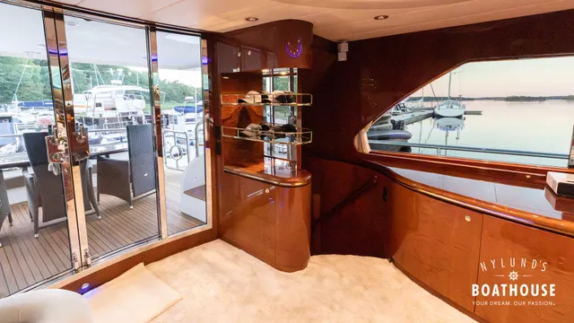 Elegance 68 — Interior