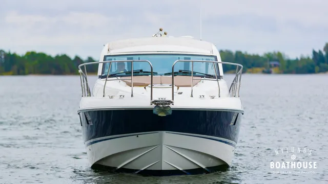 Fairline Targa 38 — Merellä