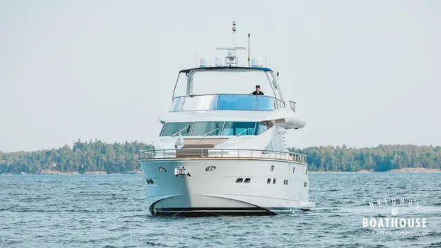 Elegance 68 — Cruising