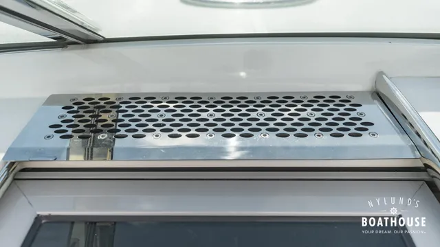 Hydrolift C-31 R Carbon — Interior