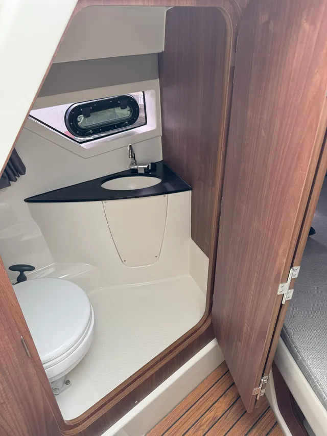 Quicksilver Activ 805 cruiser
