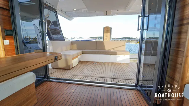 Sealine F46 — Intérieur
