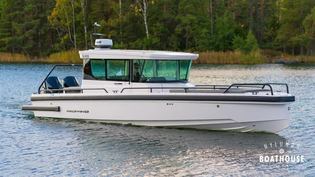 Axopar 28 Cabin — Merellä
