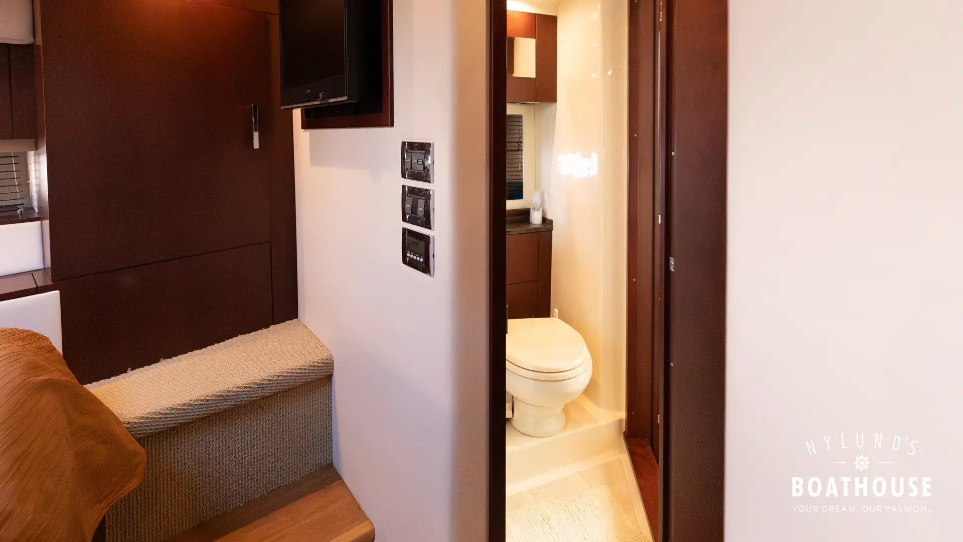 Sea Ray 450 Sundancer - Image 78