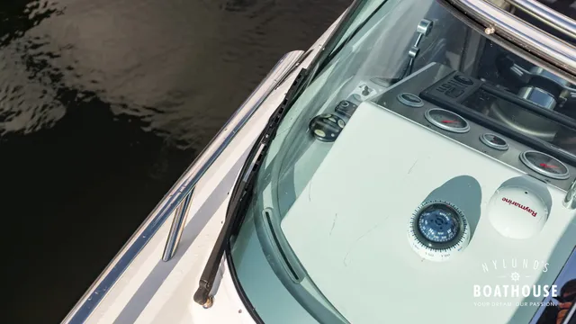 Hydrolift C-31 R Carbon — Exterior