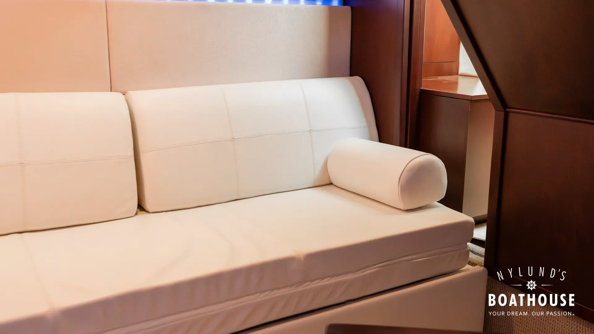 Sea Ray 450 Sundancer - Image 62