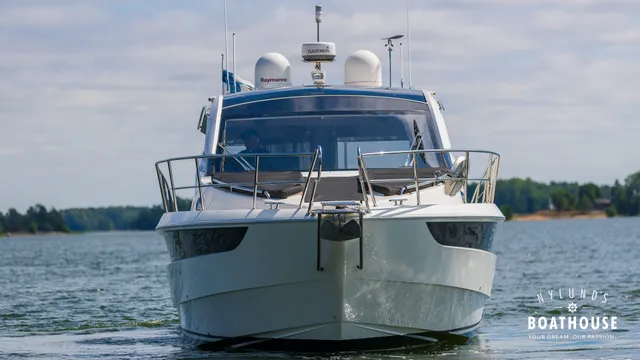 Galeon 430 HTC — Merellä