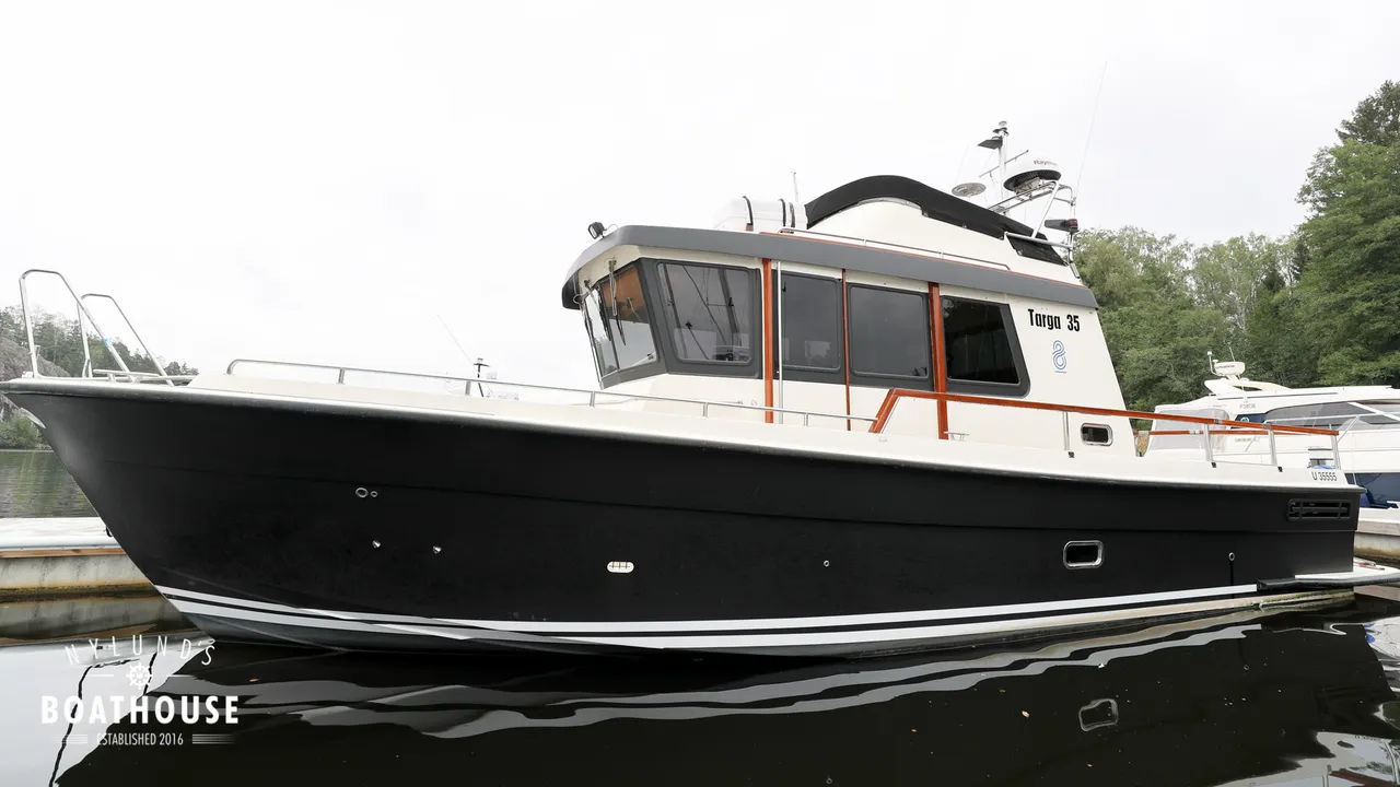 Targa 35 HiFly Black Line — Cruising