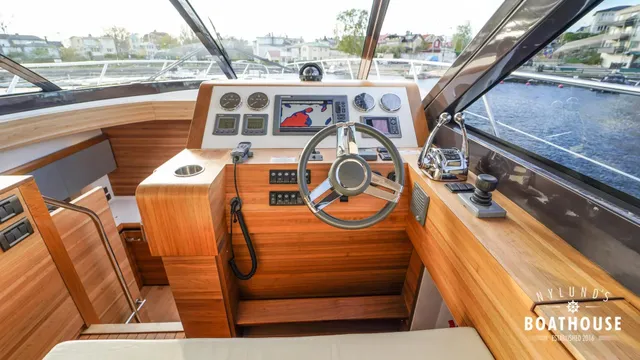 Sealine F46 — Intérieur