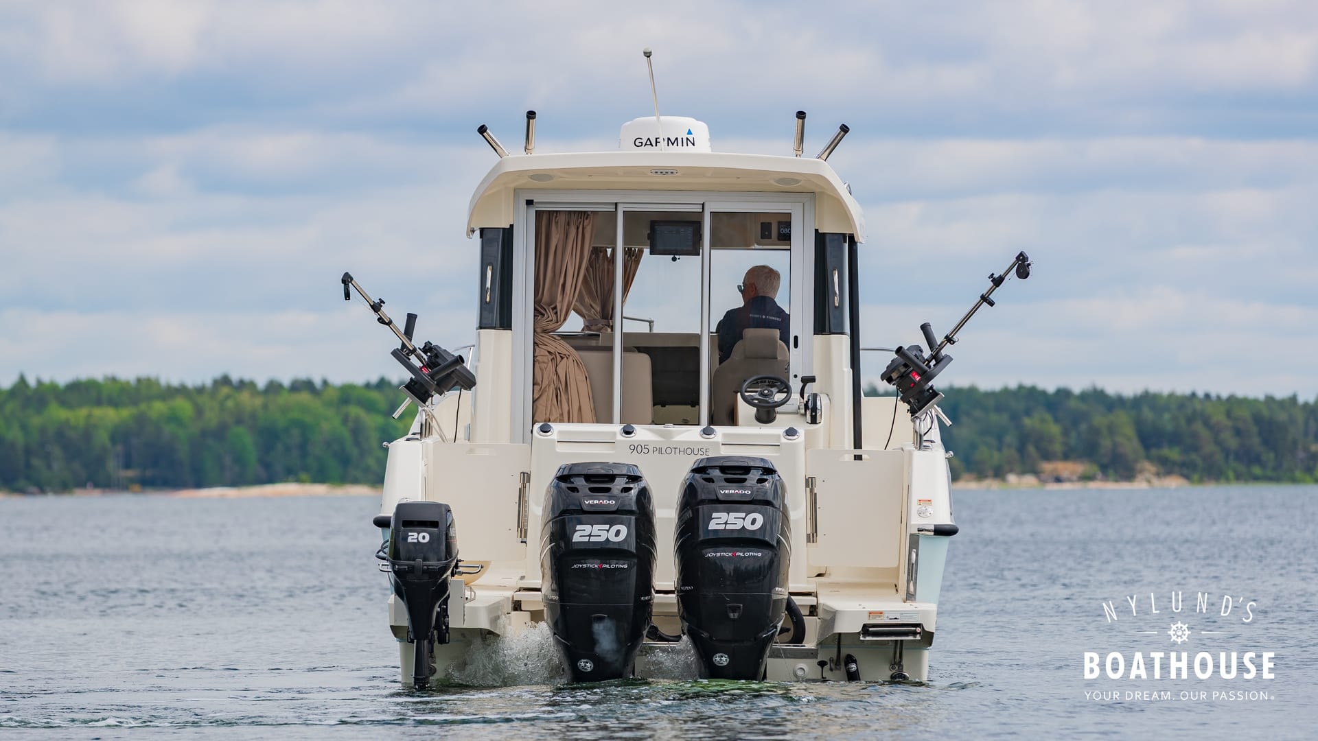 Quicksilver 905 Pilothouse - Image 10