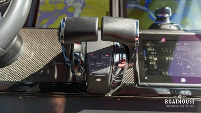 Axopar Brabus Shadow 800 Sun Top — Technique