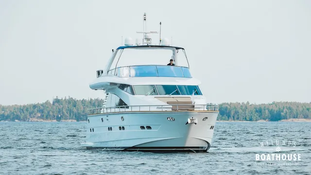 Elegance 68 — Cruising