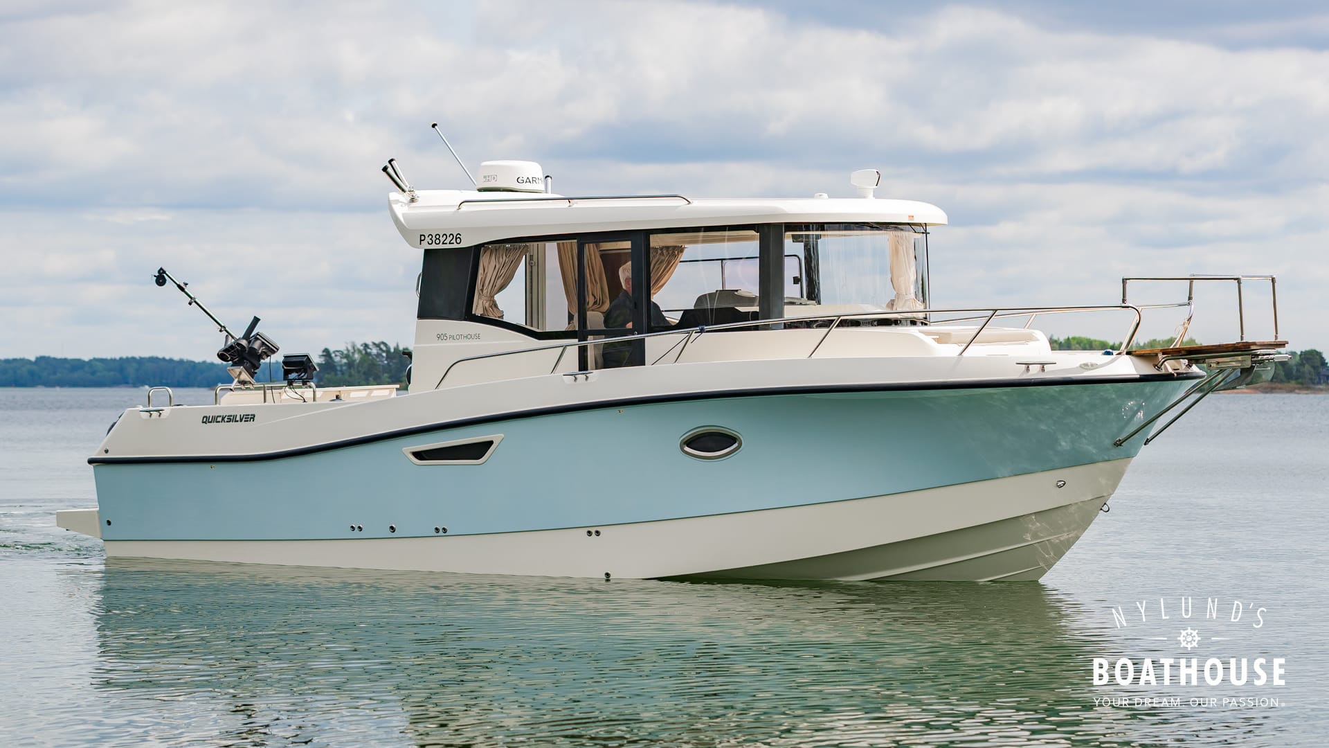 Quicksilver 905 Pilothouse - Image 6