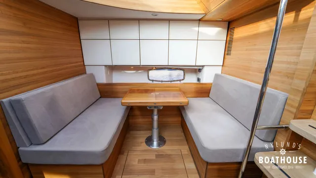 Sealine F46 — Intérieur