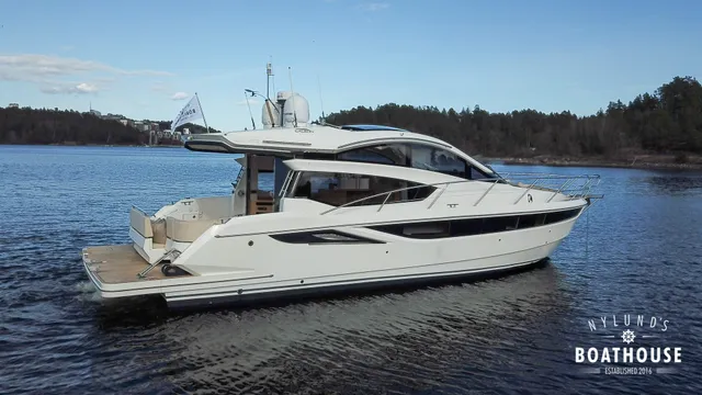 Galeon 430 HTC — Merellä