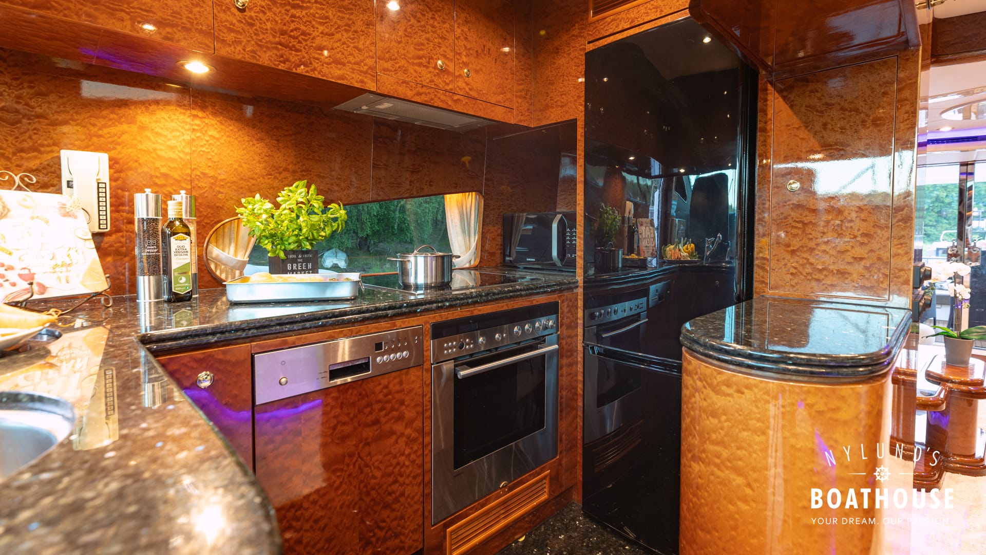 Elegance 68 - Image 26