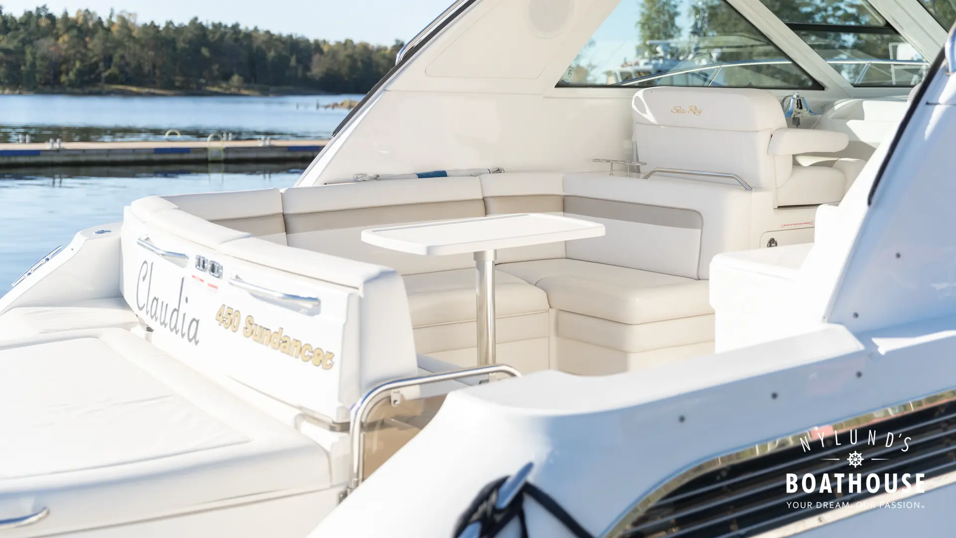 Sea Ray 450 Sundancer - Image 9