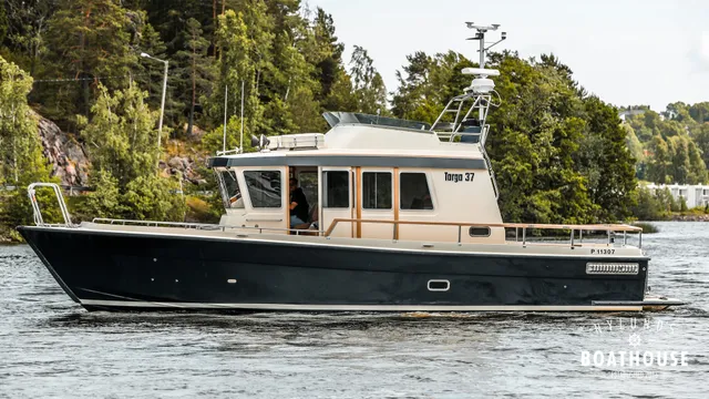 Targa 37 HiFly — Cruising