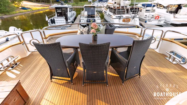 Elegance 68 — Exterior