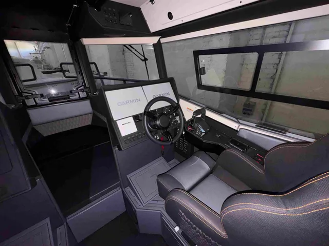 Jaktar J-30 — Interior