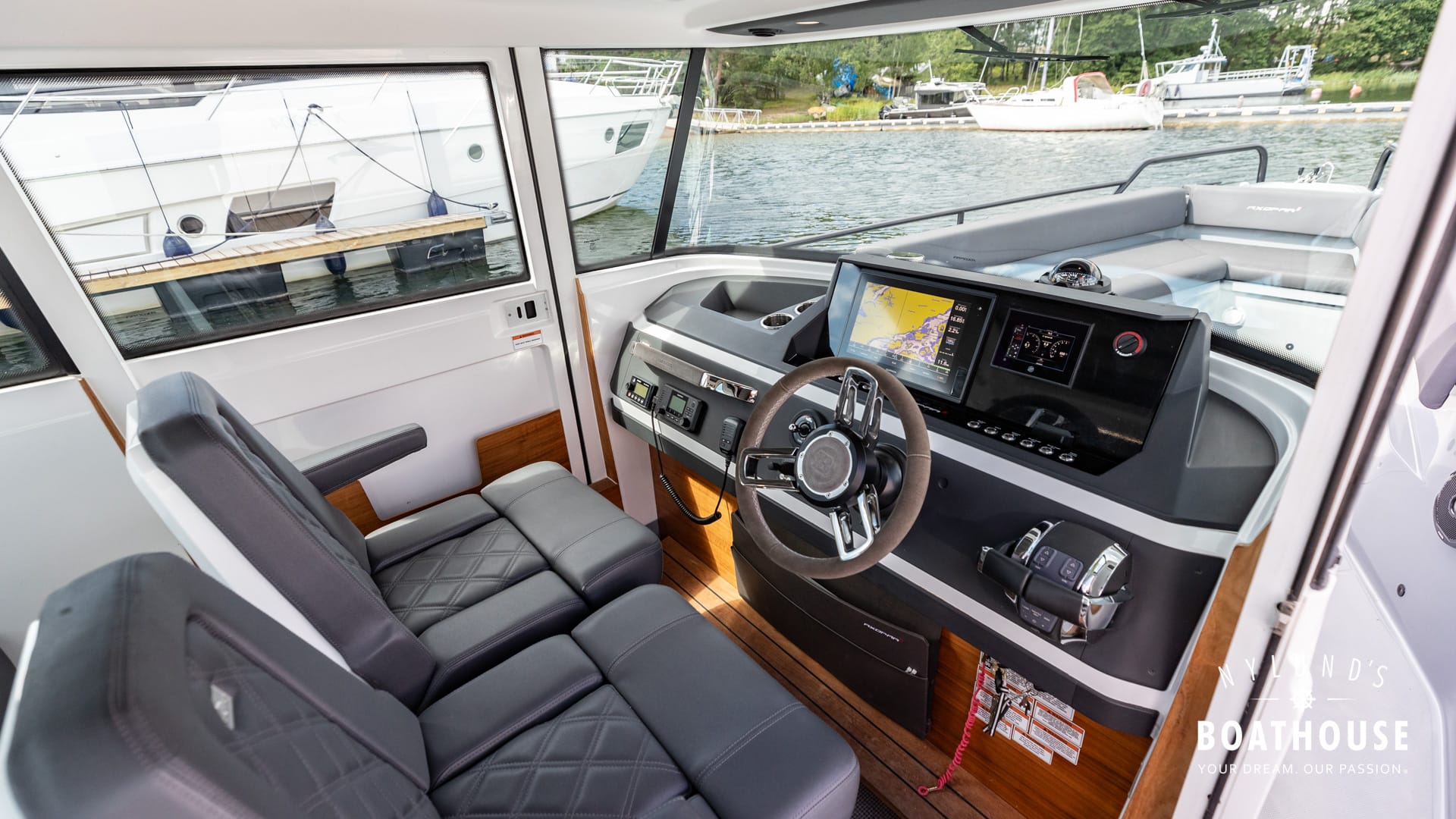 Axopar 28 Cabin - Brabus Line - Image 43