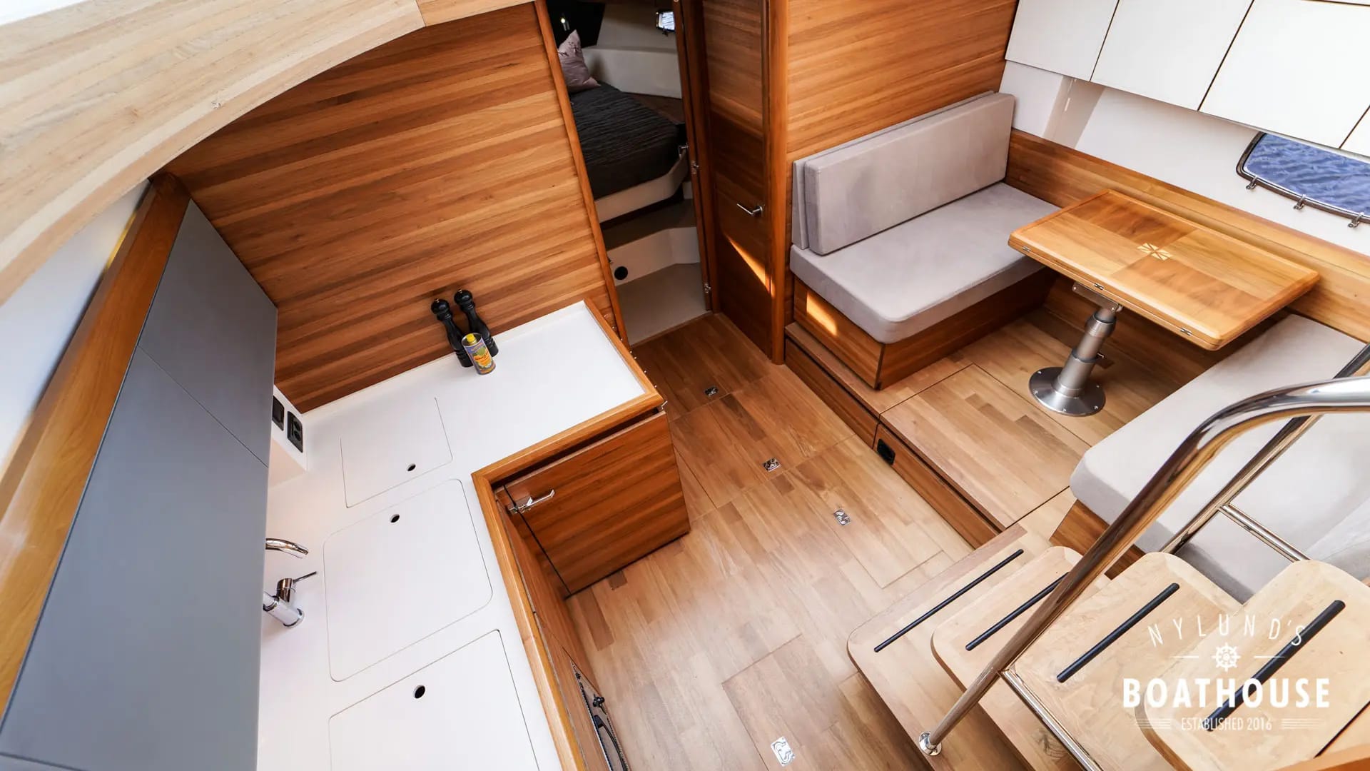 Sealine F46 - Image 18