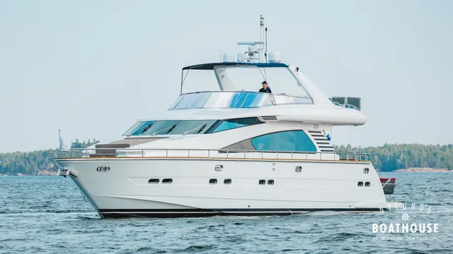 Elegance 68 — Cruising