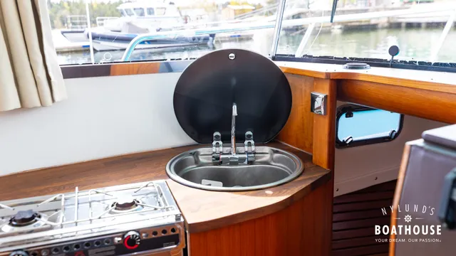 Brizo Yachts 28