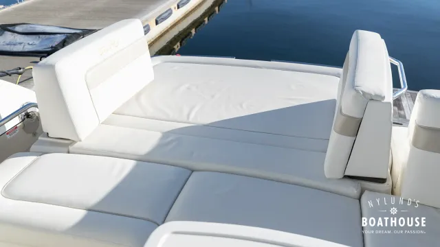 Sea Ray 450 Sundancer — Exterior
