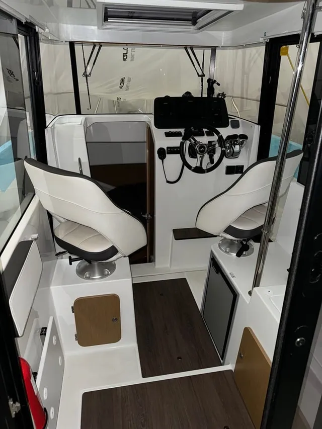 Beneteau Barracuda 8 — Interior