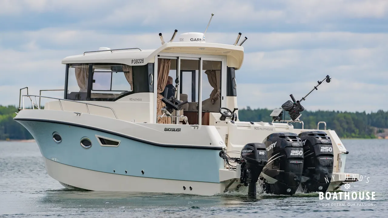 Quicksilver 905 Pilothouse