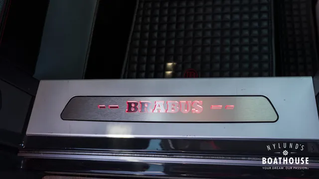 Axopar Brabus Shadow 800 Sun Top — Intérieur