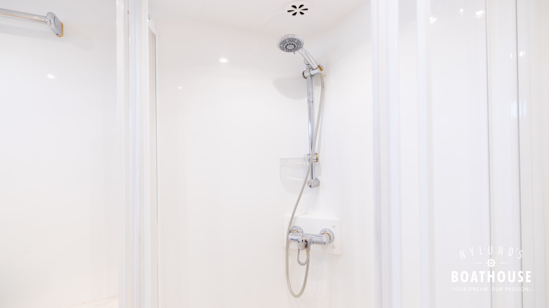 Elegance 68 - Image 19