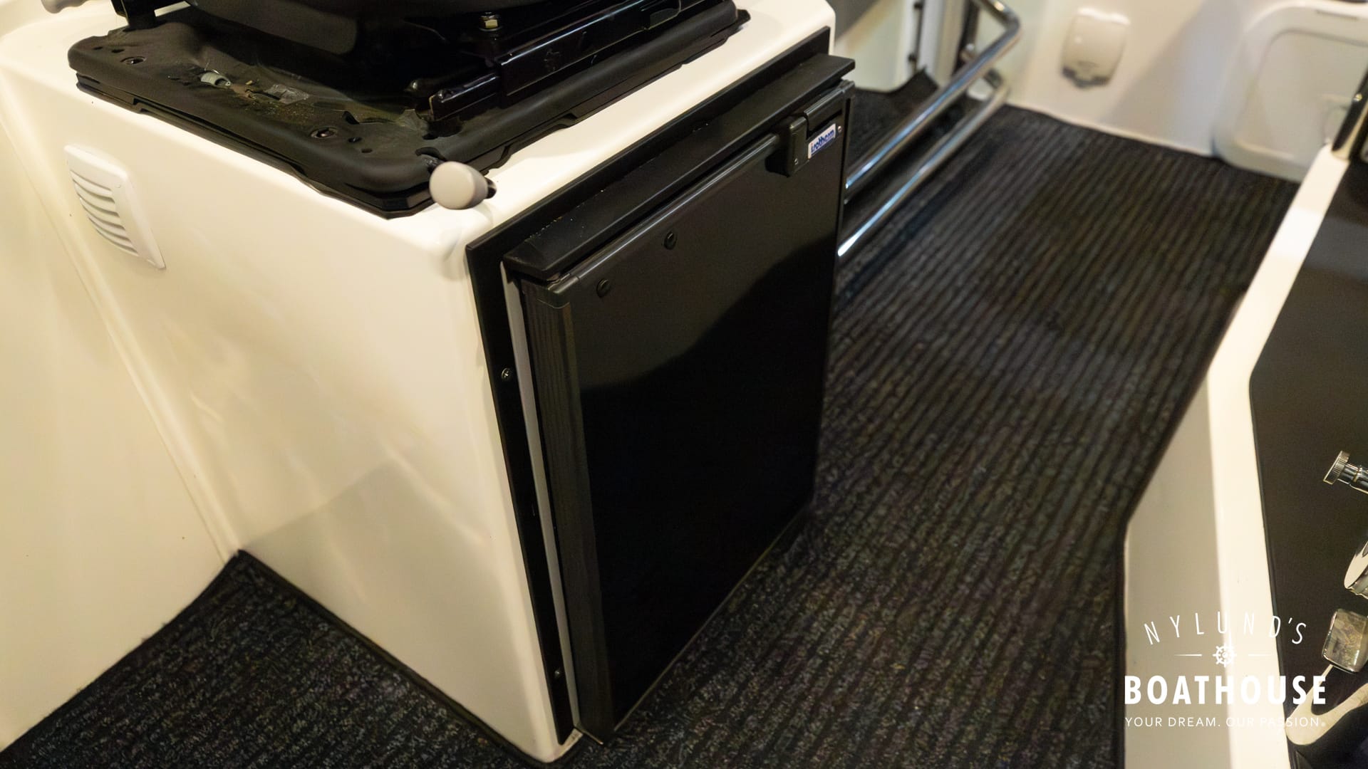 XO 270 RS Cabin OB - Image 28