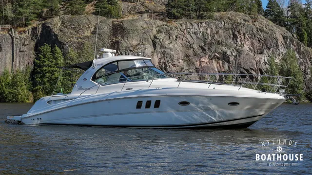 Sea Ray 395 Sundancer — Cruising