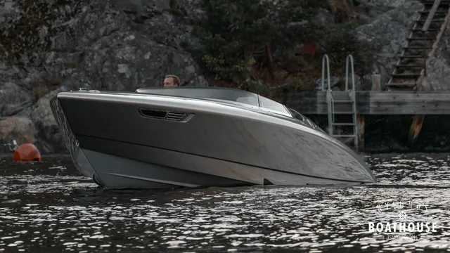 Donzi 28 Fearless Yacht — Navegando