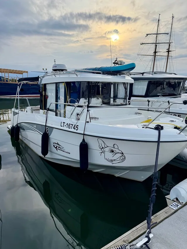 Beneteau Barracuda 8 — Navegando