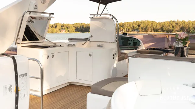 Elegance 68 — Exterior