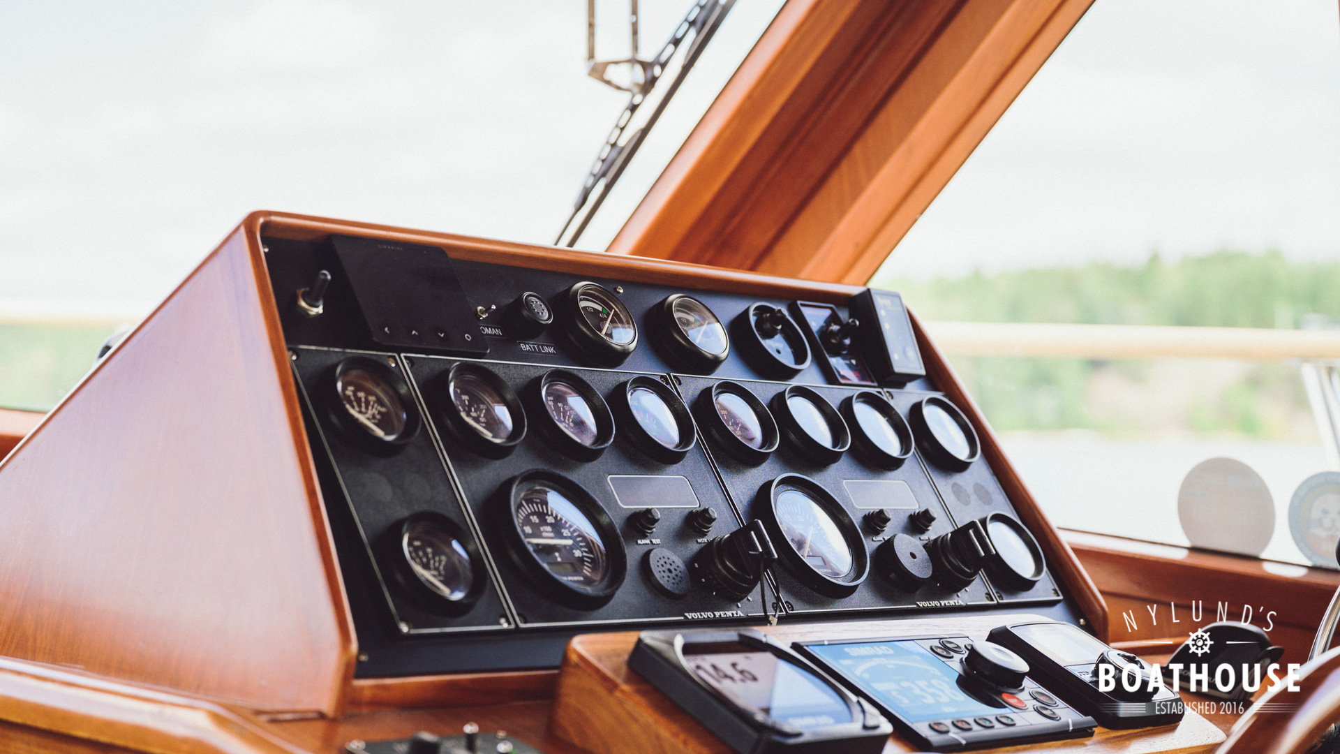 Trader 535 Signature - Image 64