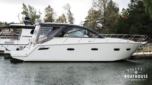 Sealine SC35 — Cruising