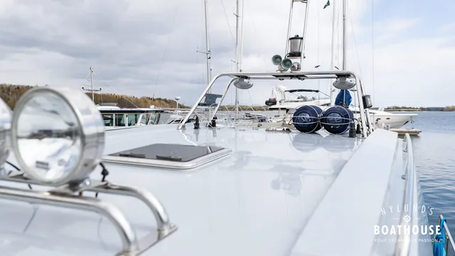 Brizo Yachts 28
