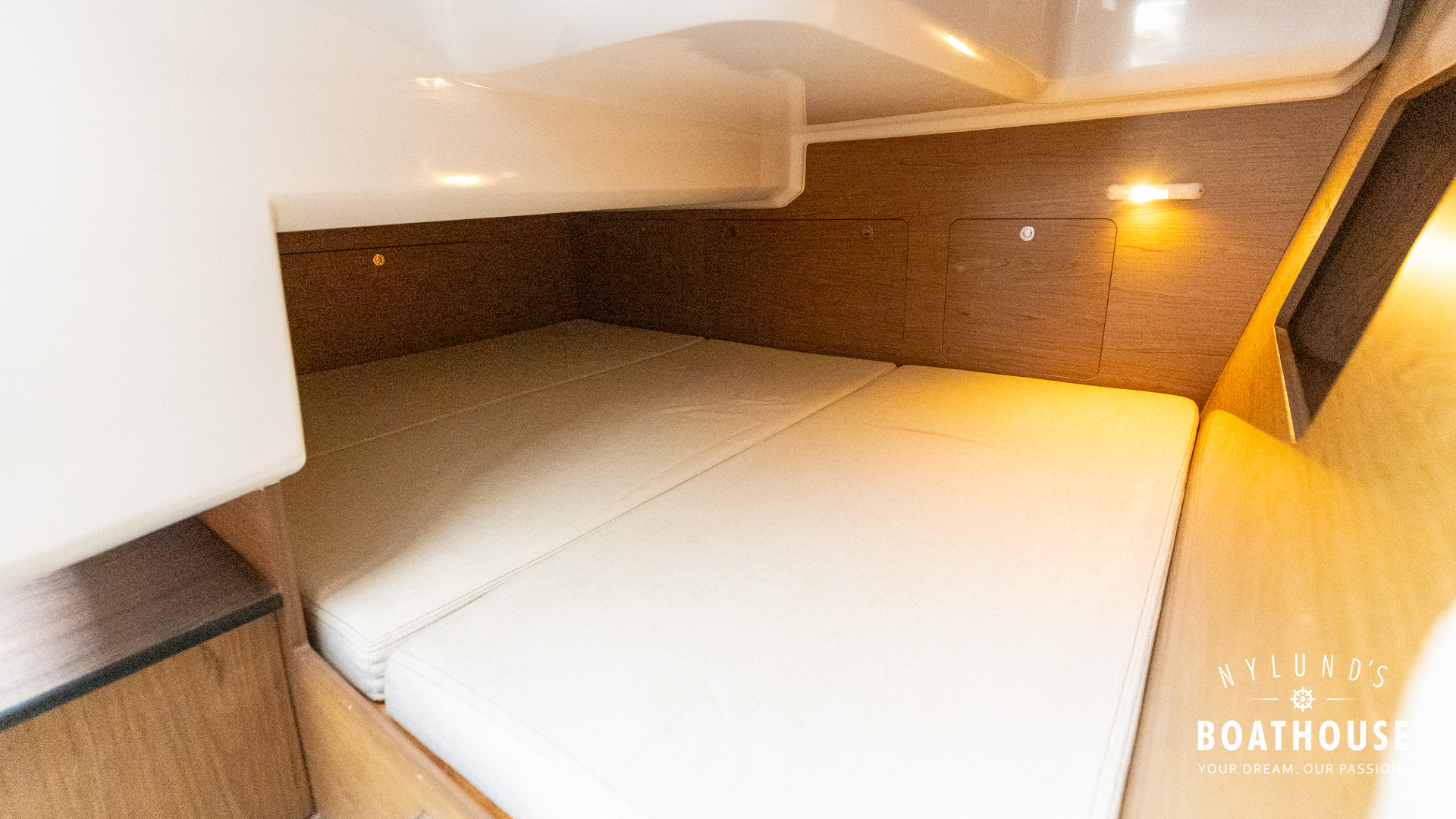 Beneteau Antares 8.80 OB - Image 15