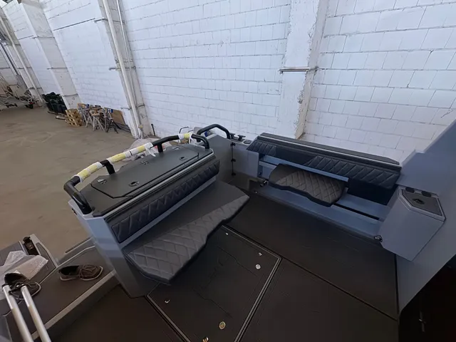 Jaktar J-27 — Interior