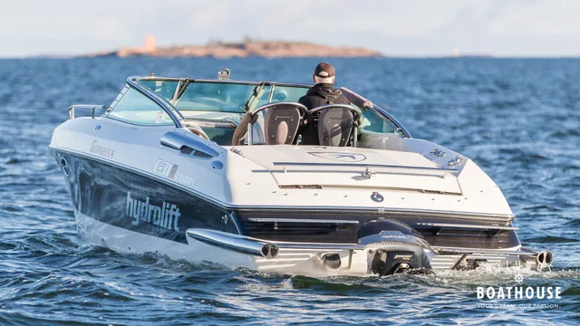 Hydrolift C-31 R Carbon — Cruising
