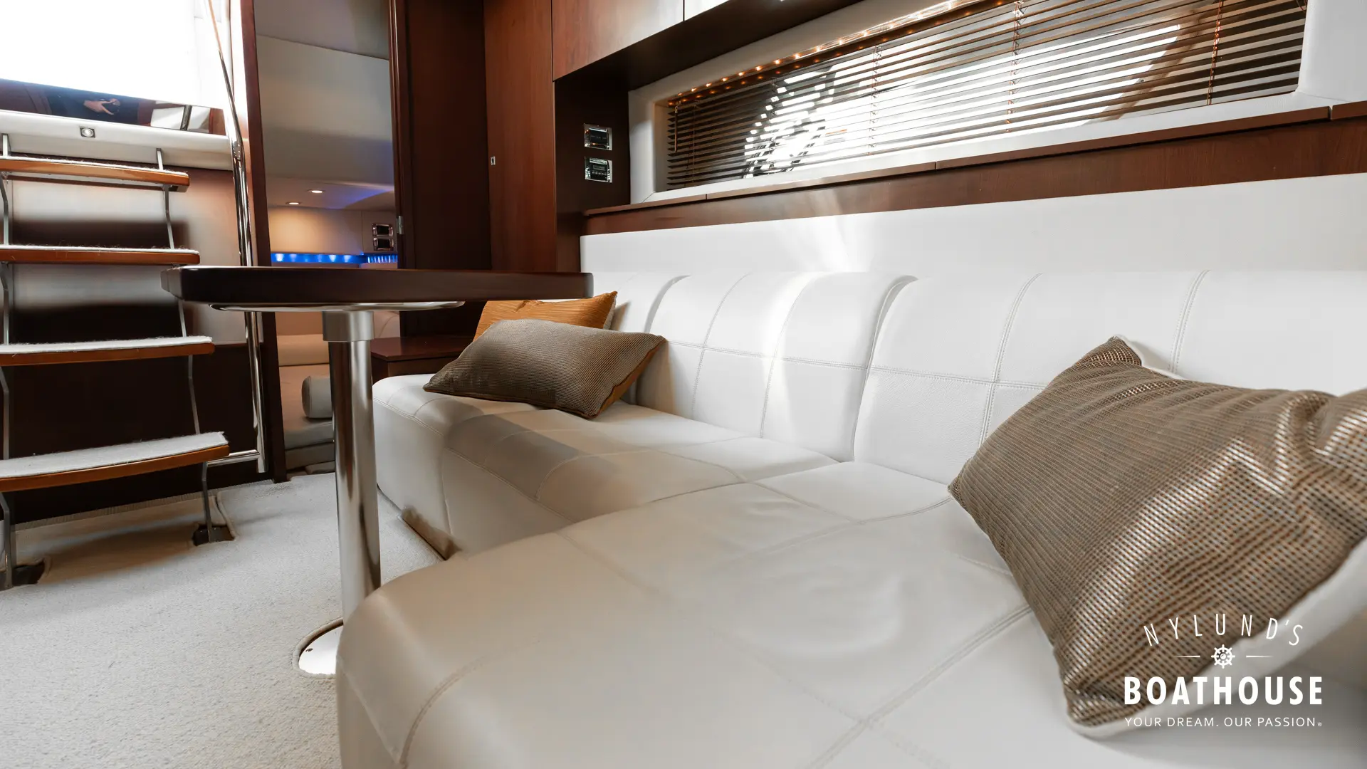 Sea Ray 450 Sundancer - Image 69