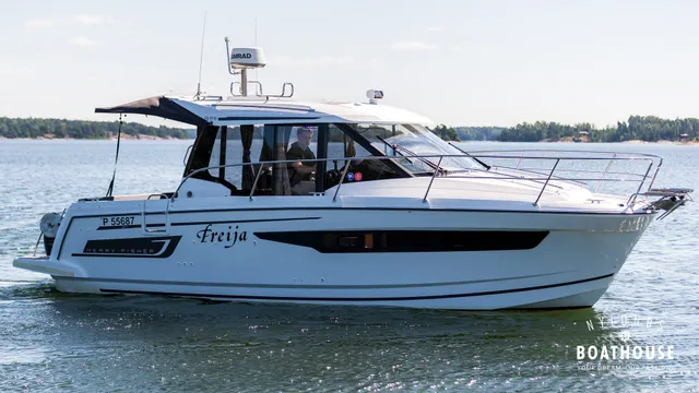 Jeanneau Merry Fisher 895 Cruiser — Cruising