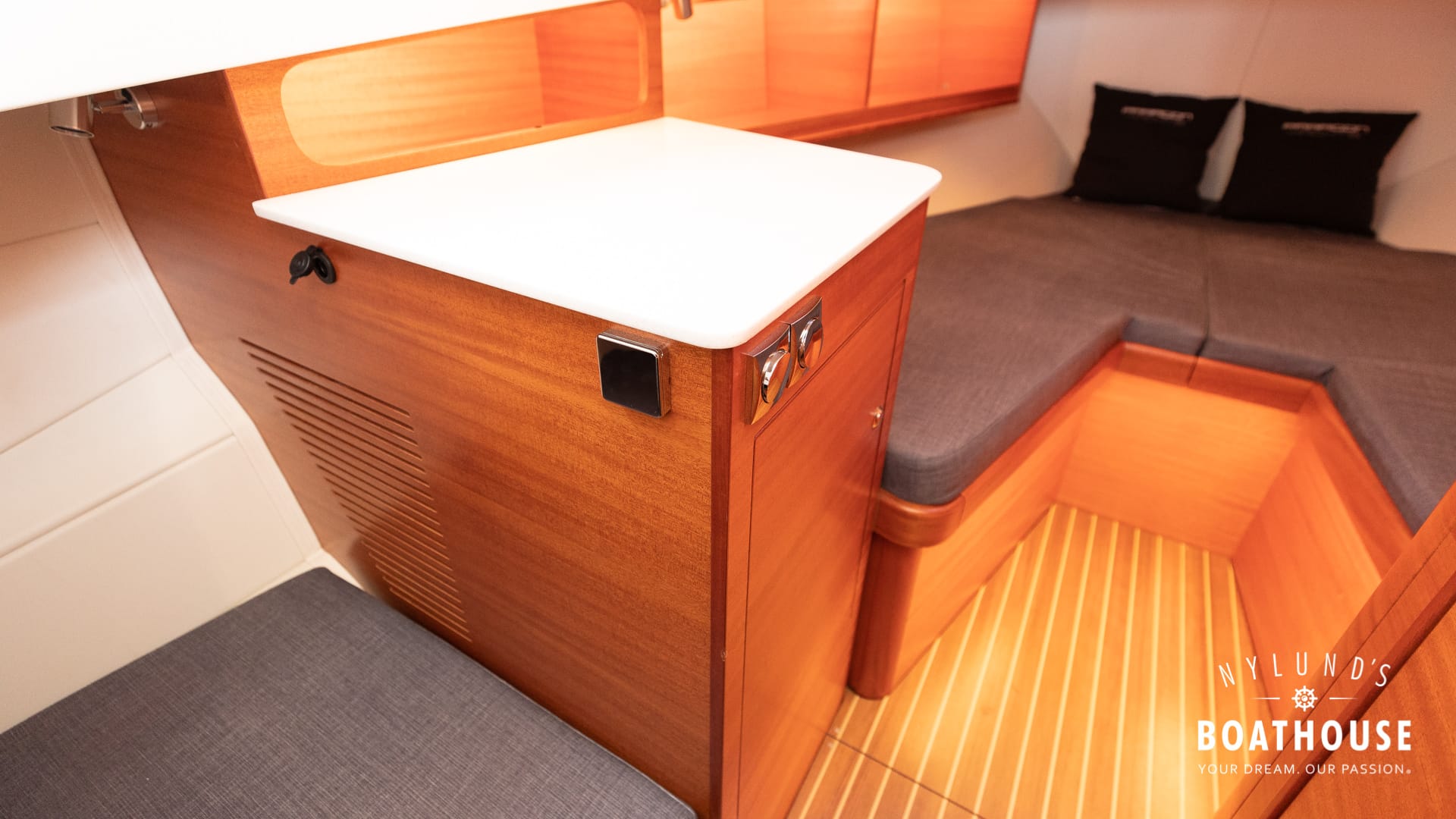 Paragon 31 Cabin - Image 83