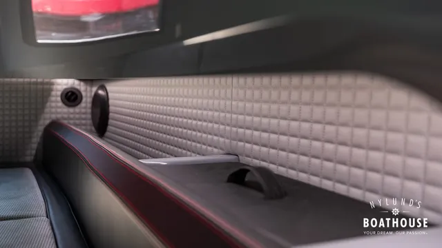 Axopar Brabus Shadow 800 Sun Top — Intérieur