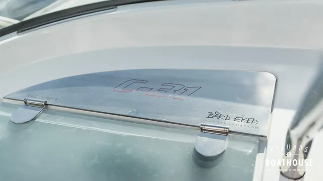 Hydrolift C-31 R Carbon — Exterior