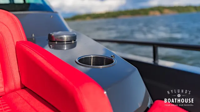 Axopar Brabus Shadow 800 Sun Top — Extérieur